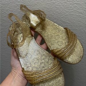 Old Navy Kids Gold Glitter Sandals. 5-6. Great condition!